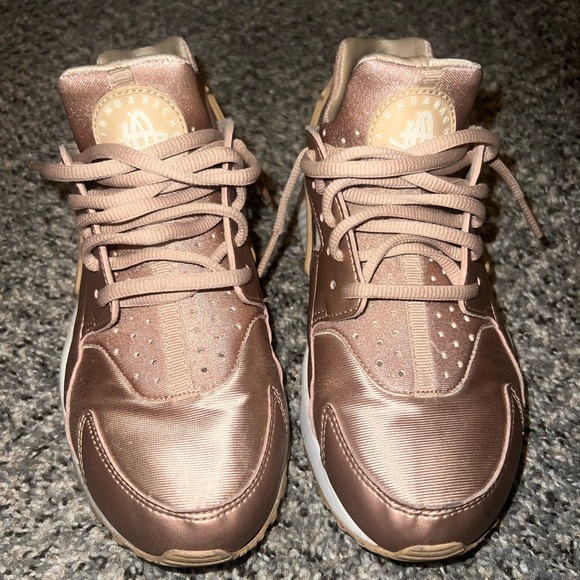Nike Air Huarache Run Rose Gold - Picture 7 of 12